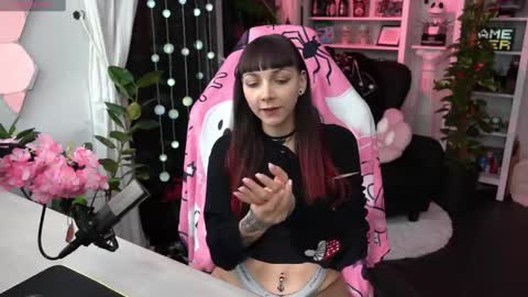 Leah online show from 02-06-25, 08:56