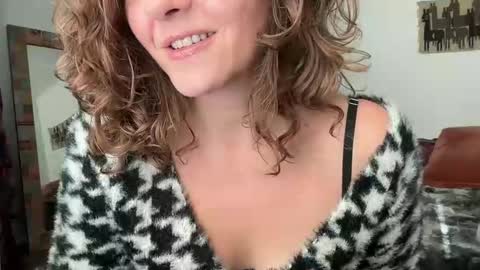 Leah Sparkles online show from 10-17-25, 02:52