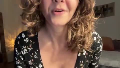 Leah Sparkles online show from 10-18-25, 11:33