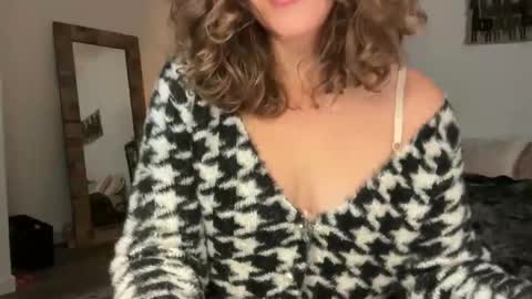 Leah Sparkles online show from 12-05-25, 03:41