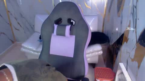 Snapshot of leam_1 chatting on 11-22-25, 10:31 leam_1 online show from 11-22-25, 10:31