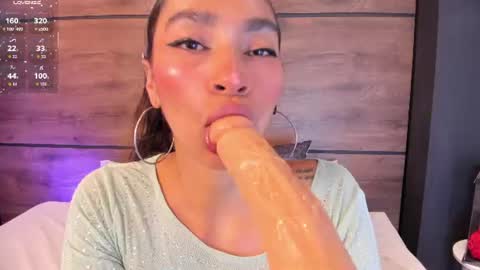 Snapshot of leamonroe__ chatting on 06-19-26, 04:33 Hey Im Lea online show from 06-19-26, 04:33