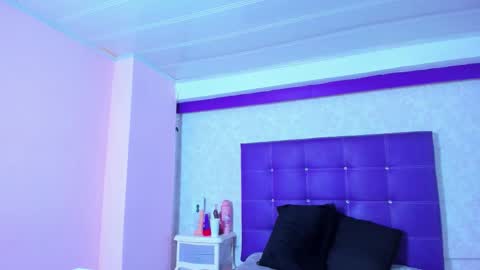 Snapshot of leamoreau__ chatting on 11-29-25, 12:19 leamoreau__ online show from 11-29-25, 12:19