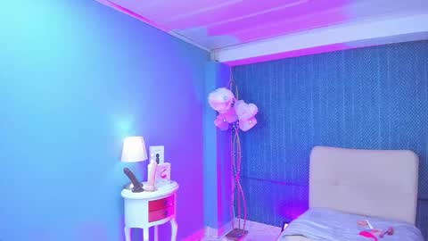 leamoreau__ online show from 12-20-25, 12:12