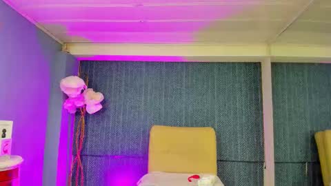 leamoreau__ online show from 12-21-25, 01:07