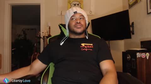 Snapshot of learoy chatting on 12-08-24, 06:01 Learoy online show from 12-08-24, 06:01