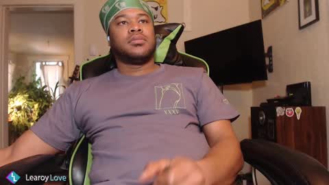 Snapshot of learoy chatting on 02-19-25, 04:22 Learoy online show from 02-19-25, 04:22