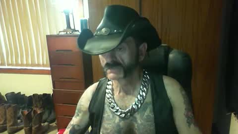 Snapshot of leathergreaser chatting on 05-04-26, 01:34 leathergreaser online show from 05-04-26, 01:34