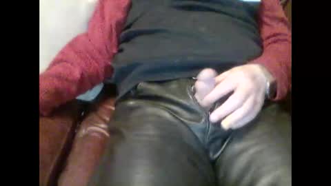 Snapshot of leatherpants68 chatting on 03-20-26, 09:52 leatherpants68 online show from 03-20-26, 09:52