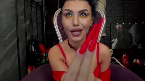 Snapshot of leavonnouire chatting on 02-07-25, 12:31 Lea online show from 02-07-25, 12:31