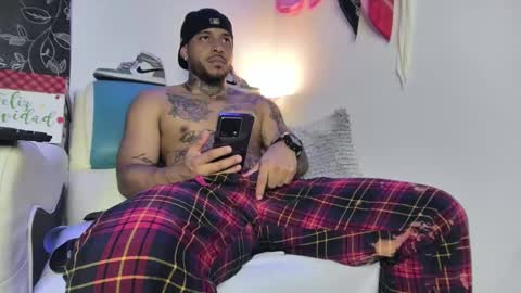 leenar_key online show from 02-19-25, 06:00