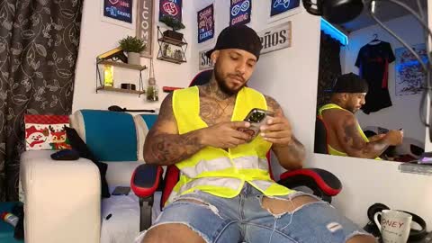 leenar_key online show from 10-27-25, 03:38