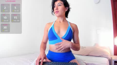 Snapshot of leethompson_ chatting on 11-27-25, 04:09 Leet online show from 11-27-25, 04:09