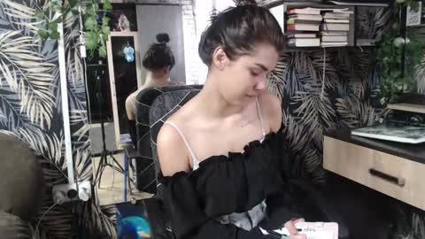 Liya online show from 10-15-25, 12:49