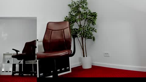 Snapshot of legswattitude chatting on 09-12-25, 06:13 Elle online show from 09-12-25, 06:13