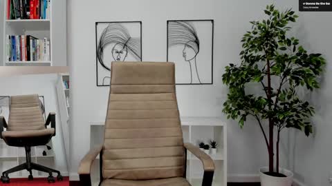 Elle  online show from 01-14-26, 01:50