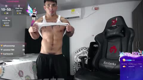 Snapshot of lei_77 chatting on 12-19-24, 02:01 Lei online show from 12-19-24, 02:01