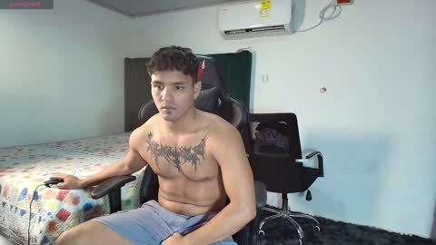 Snapshot of lei_77 chatting on 01-12-25, 12:49 Lei online show from 01-12-25, 12:49