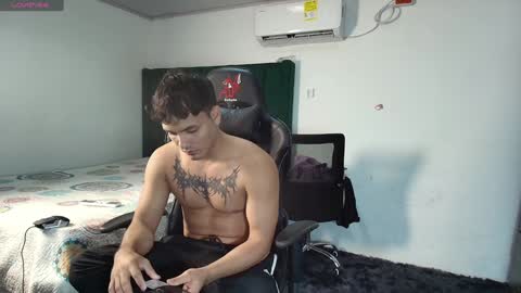 Snapshot of lei_77 chatting on 01-18-25, 12:13 Lei online show from 01-18-25, 12:13