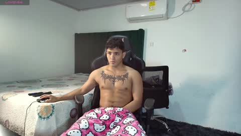 Snapshot of lei_77 chatting on 02-04-25, 10:34 Lei online show from 02-04-25, 10:34