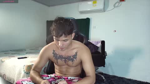 Snapshot of lei_77 chatting on 02-05-25, 01:37 Lei online show from 02-05-25, 01:37