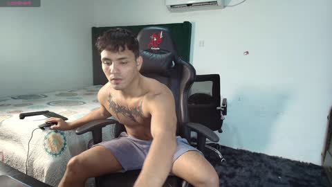 Snapshot of lei_77 chatting on 02-06-25, 12:22 Lei online show from 02-06-25, 12:22