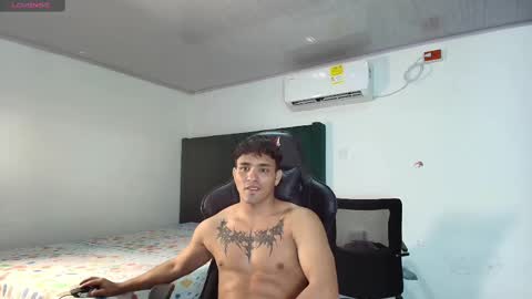 Snapshot of lei_77 chatting on 02-14-25, 04:41 Lei online show from 02-14-25, 04:41