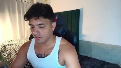 Snapshot of lei_77 chatting on 10-20-25, 10:43 Lei online show from 10-20-25, 10:43