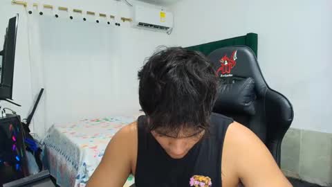 Snapshot of lei_77 chatting on 11-18-25, 01:11 Lei online show from 11-18-25, 01:11