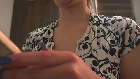 Snapshot of leiaah__ chatting on 10-31-25, 07:48 Leah online show from 10-31-25, 07:48