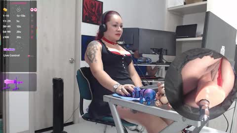 Snapshot of leidycrstnch21 chatting on 11-14-25, 11:24 LeidyDi223 online show from 11-14-25, 11:24