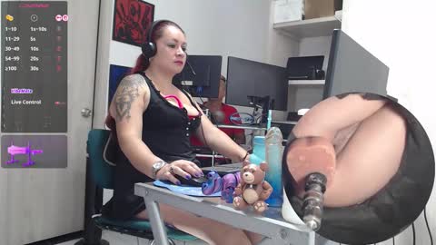 Snapshot of leidycrstnch21 chatting on 11-20-25, 02:34 LeidyDi223 online show from 11-20-25, 02:34