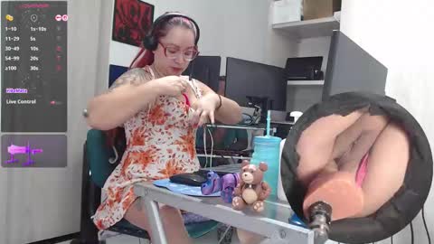 Snapshot of leidycrstnch21 chatting on 11-21-25, 02:38 LeidyDi223 online show from 11-21-25, 02:38