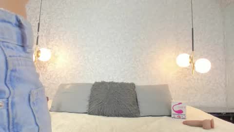 Snapshot of leigh_angels chatting on 02-12-26, 09:32 LEIGH ANGELS online show from 02-12-26, 09:32