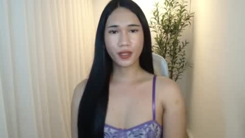 Snapshot of leighs_celine chatting on 06-17-26, 12:50 leighs_celine online show from 06-17-26, 12:50