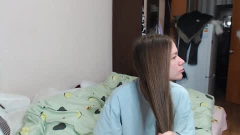 leila_bambi online show from 12-30-24, 10:01