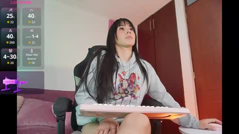 Snapshot of leila_petitee chatting on 07-20-26, 12:18 Leila online show from 07-20-26, 12:18