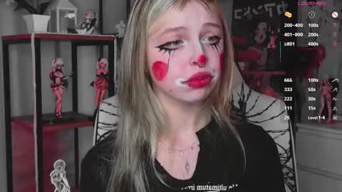 Snapshot of leiladwight chatting on 09-21-25, 04:03 Leila online show from 09-21-25, 04:03