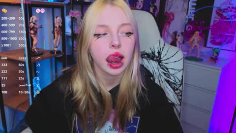 Snapshot of leiladwight chatting on 10-08-25, 04:48 Leila online show from 10-08-25, 04:48