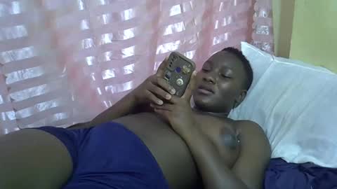 Snapshot of leilah_cute19 chatting on 05-15-26, 07:37 leilah_cute19 online show from 05-15-26, 07:37
