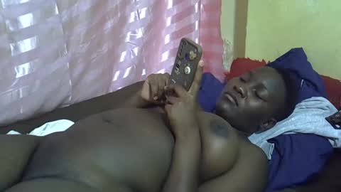 Snapshot of leilah_cute19 chatting on 05-15-26, 07:43 leilah_cute19 online show from 05-15-26, 07:43