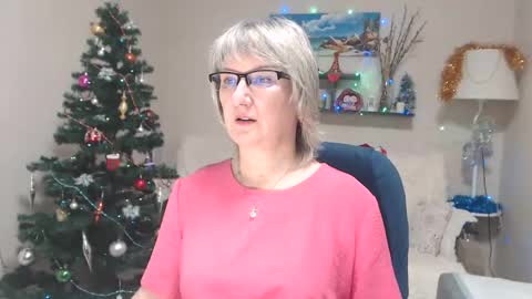 Snapshot of leilamays chatting on 12-16-25, 05:56 Leila Kinky online show from 12-16-25, 05:56