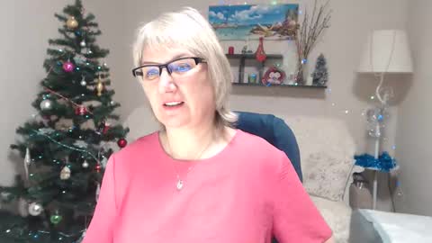 Snapshot of leilamays chatting on 01-13-26, 02:00 Leila Kinky online show from 01-13-26, 02:00