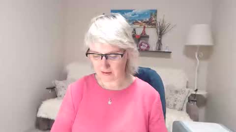 Snapshot of leilamays chatting on 04-18-26, 03:54 Leila Kinky online show from 04-18-26, 03:54