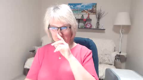 Snapshot of leilamays chatting on 04-19-26, 05:18 Leila Kinky online show from 04-19-26, 05:18