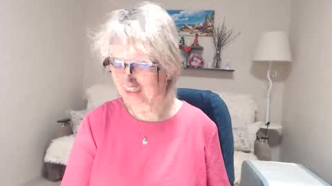 Snapshot of leilamays chatting on 04-20-26, 04:37 Leila Kinky online show from 04-20-26, 04:37
