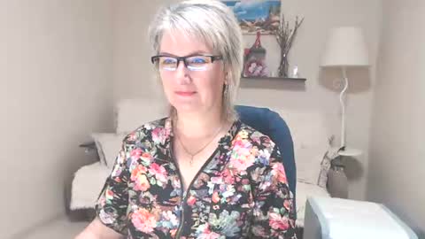 Snapshot of leilamays chatting on 06-23-26, 03:04 Leila Kinky online show from 06-23-26, 03:04