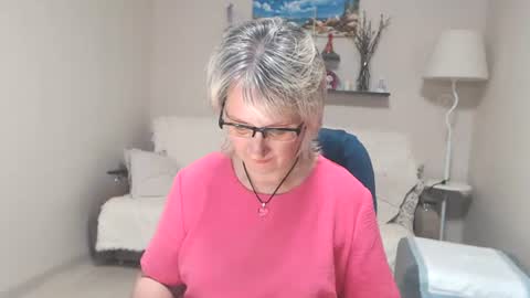 Snapshot of leilamays chatting on 07-07-26, 07:23 Leila Kinky online show from 07-07-26, 07:23
