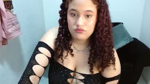 Snapshot of leilaprettysex chatting on 02-20-26, 01:00 leilaprettysex online show from 02-20-26, 01:00