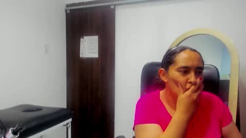 Snapshot of leilasmith_ chatting on 05-04-26, 11:28 Leila online show from 05-04-26, 11:28
